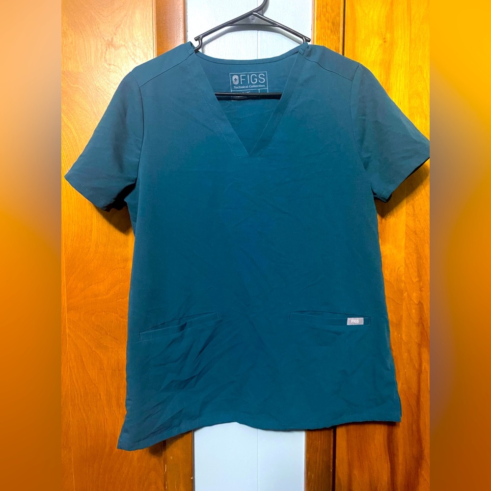 Figs size Small scrub top